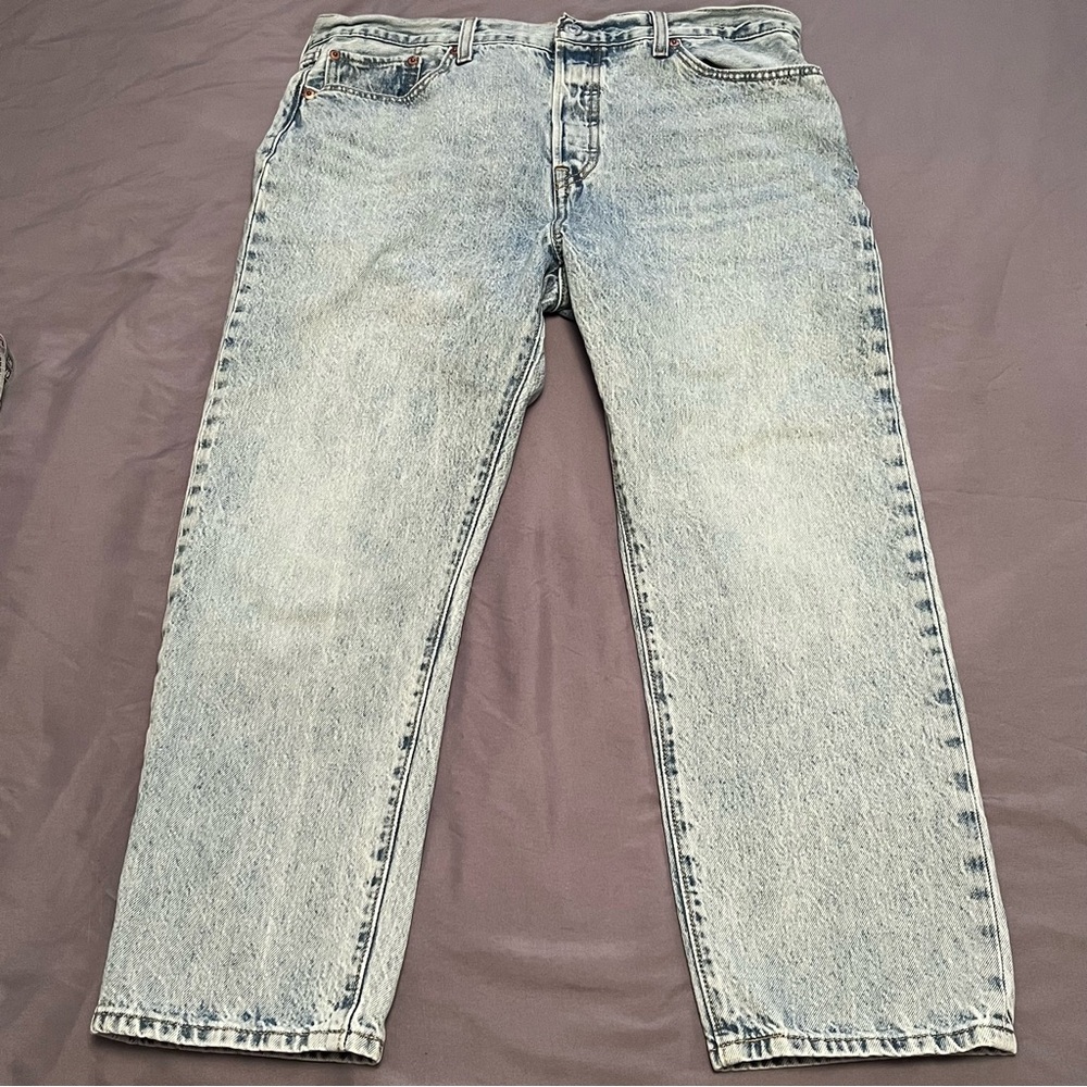 Levi's Woman’s Wedgie Straight Light Blue Wash Button Fly Straight Jeans Size 32